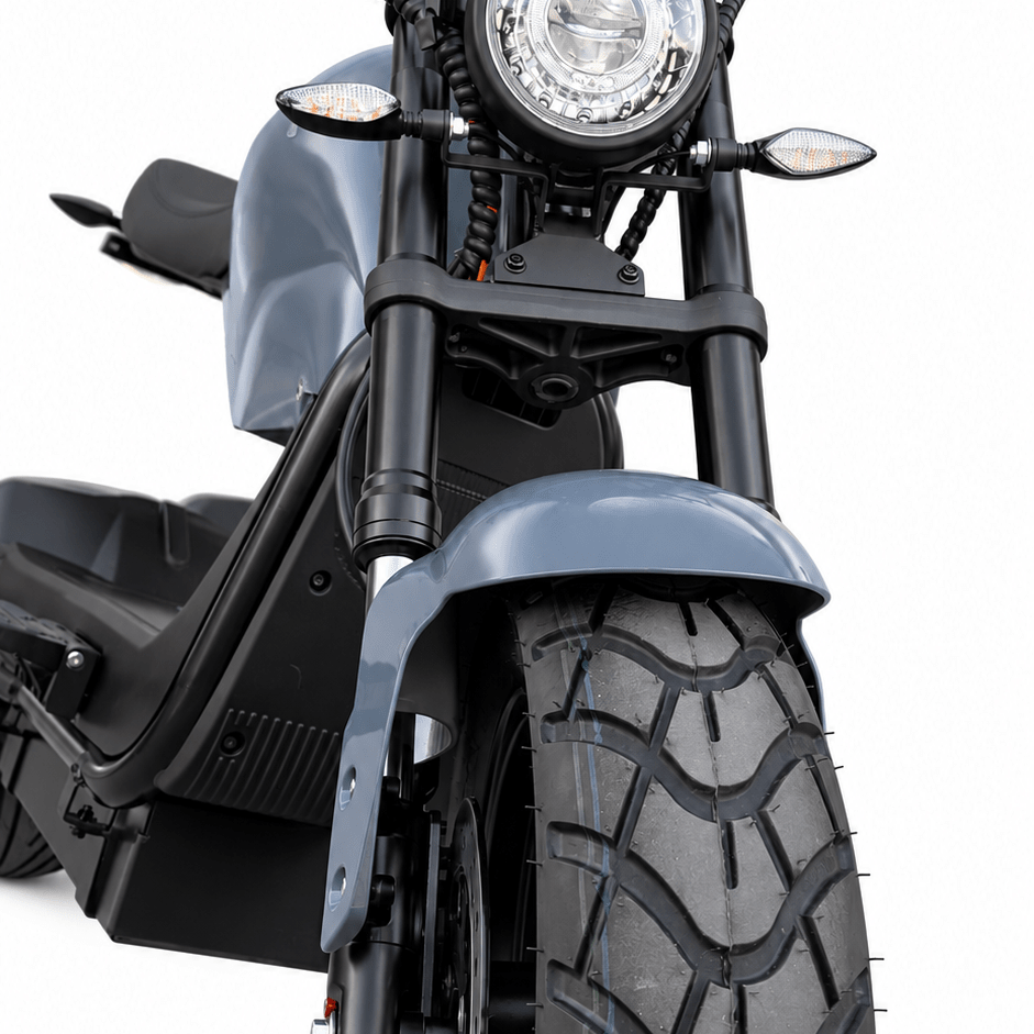 City Maxx GT-R – Detail von Scheinwerfer, Blinker und Vorderradgabel