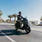 NEXT NX2 125i – 125cc Benzinroller bei einer Fahrt an der Promenade