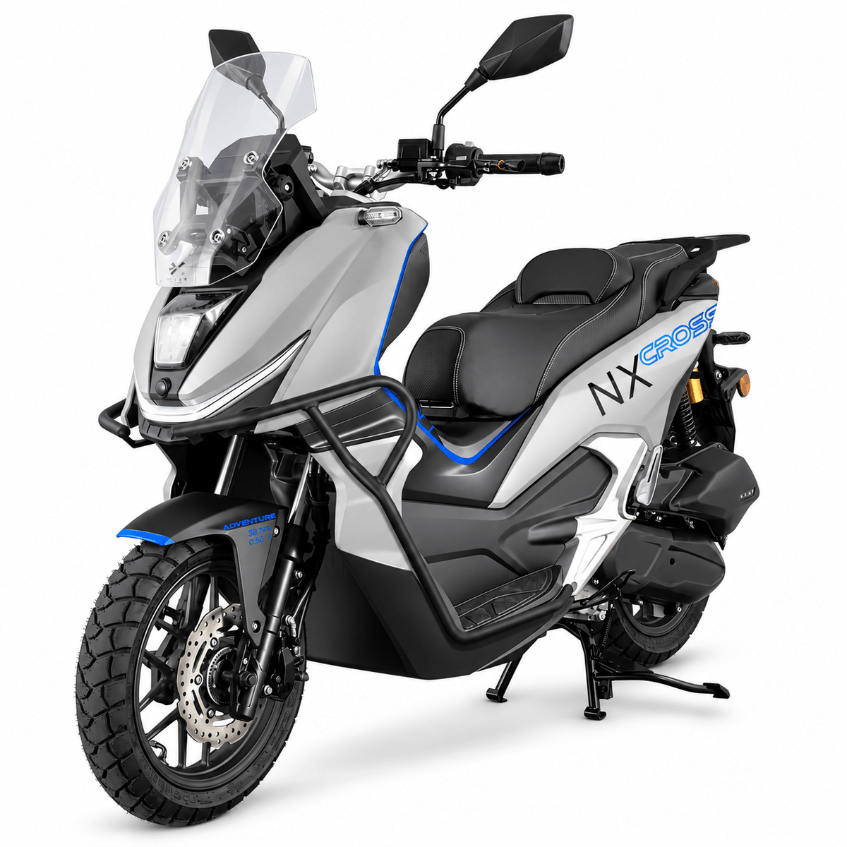 NEXT NXCross 125i in Grau – Schrägansicht mit Windschutzscheibe und Sturzbügeln