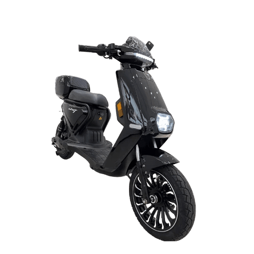 Citytwister NEXT Ultra – version noire avec dossier conducteur – vue de trois quarts avant